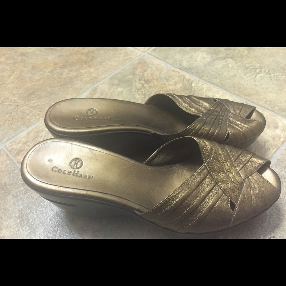 Ladies Shoes by COLE HAAN(Nike) size 9B.